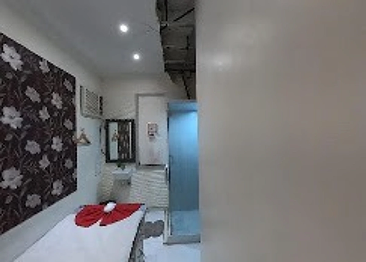 Therapy Suite & Shower