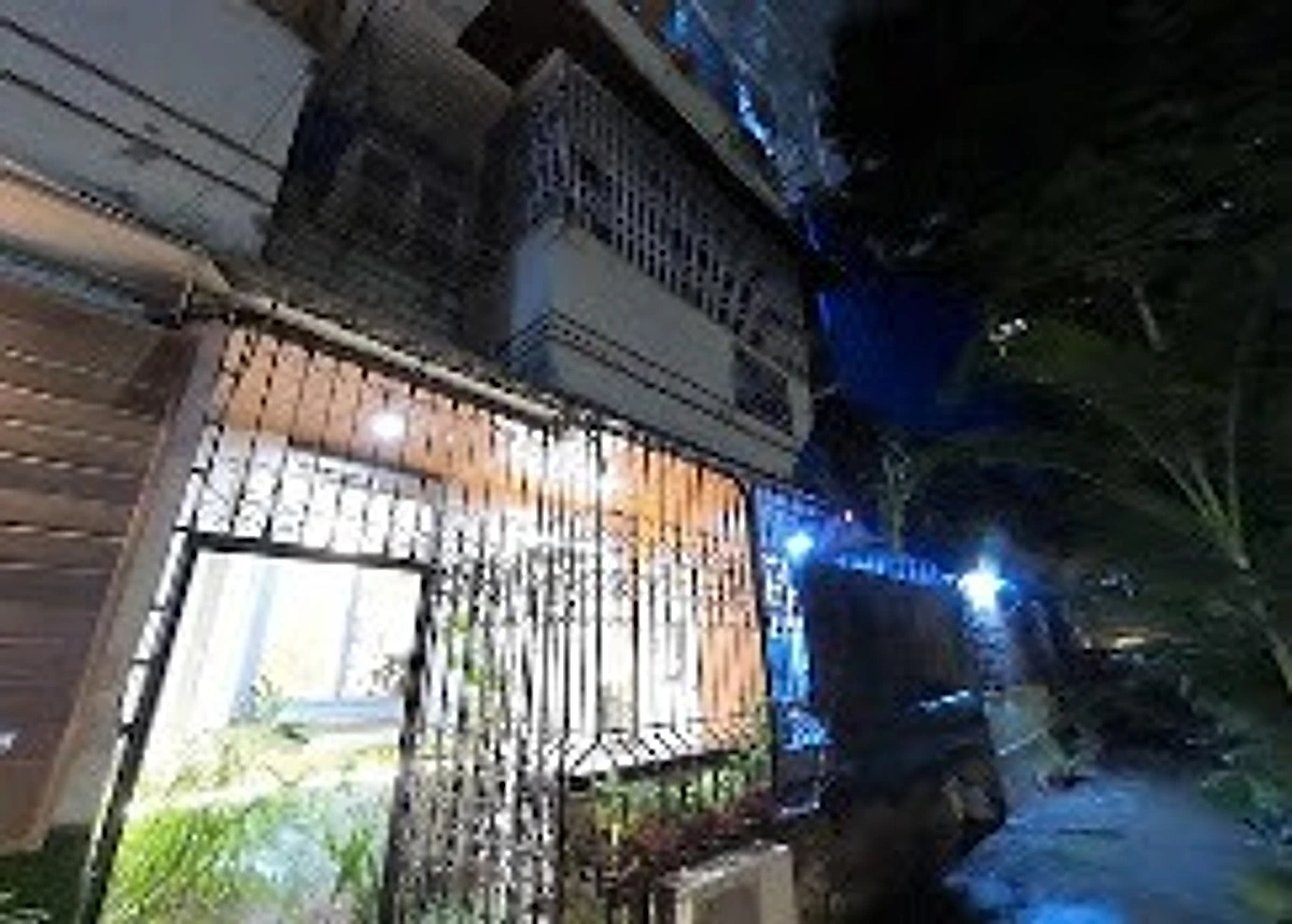 Street Entrance & Façade